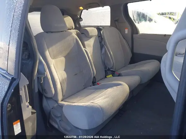 5TDKZ3DC4HS873943 2017 TOYOTA SIENNA - Image 8