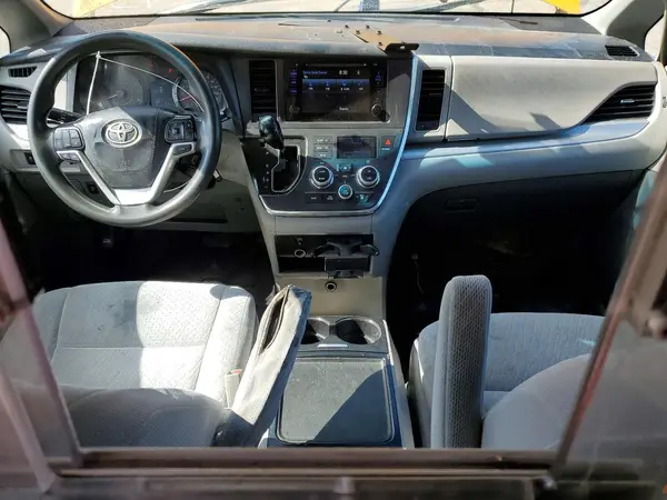 5TDKZ3DC4HS876552 2017 TOYOTA SIENNA - Image 8