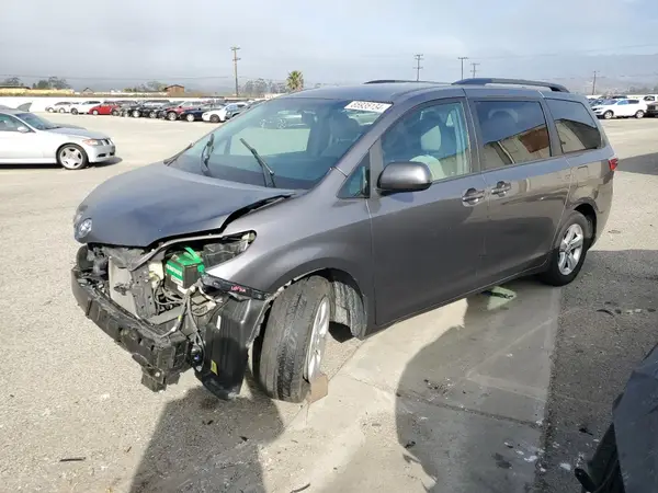 5TDKZ3DC4HS880262 2017 TOYOTA SIENNA - Image 1