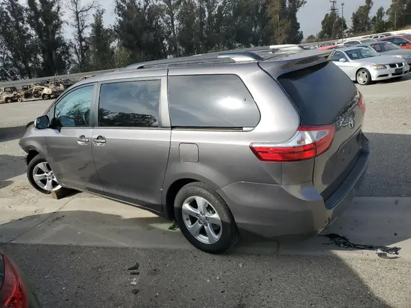 5TDKZ3DC4HS880262 2017 TOYOTA SIENNA - Image 2