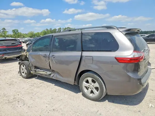 5TDKZ3DC4HS887521 2017 TOYOTA SIENNA - Image 2