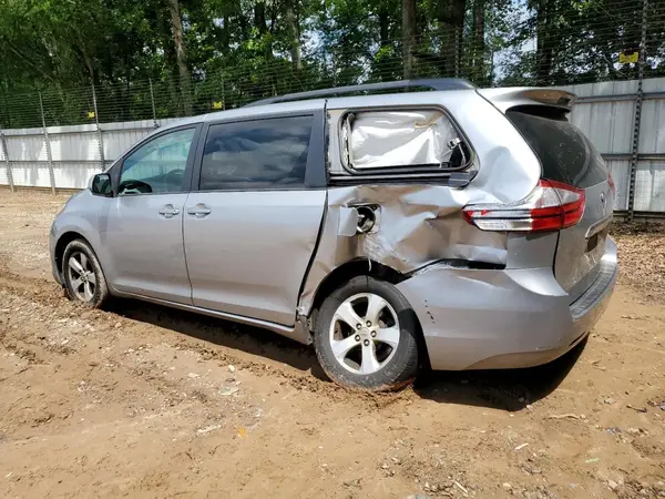 5TDKZ3DC4HS895585 2017 TOYOTA SIENNA - Image 2