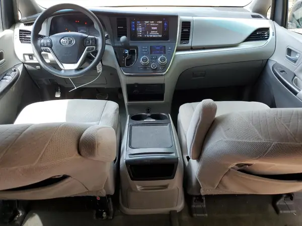 5TDKZ3DC4HS895585 2017 TOYOTA SIENNA - Image 8