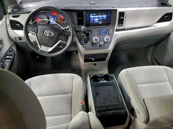 5TDKZ3DC4HS897109 2017 TOYOTA SIENNA - Image 8