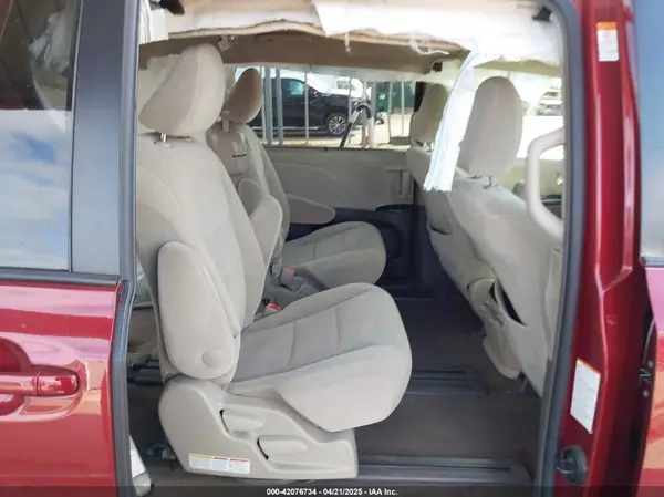 5TDKZ3DC4HS899653 2017 TOYOTA SIENNA - Image 8