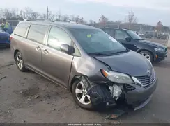 5TDKZ3DC4HS899717 2017 TOYOTA SIENNA