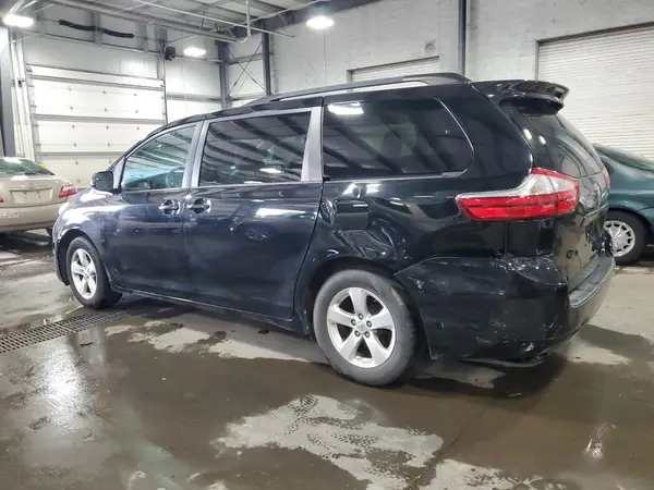 5TDKZ3DC4HS900722 2017 TOYOTA SIENNA - Image 2