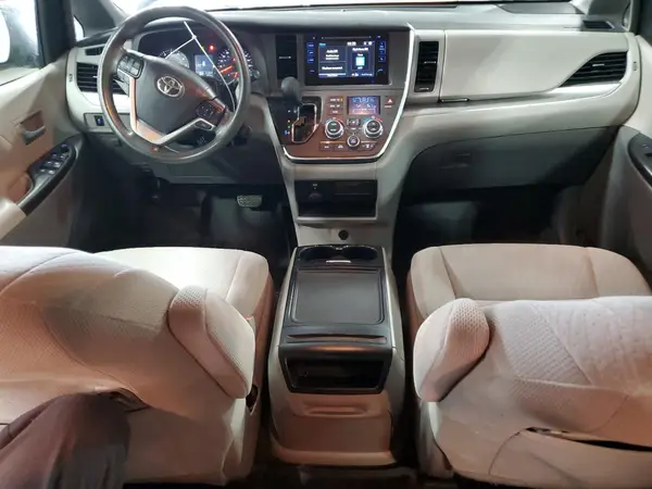 5TDKZ3DC4HS900722 2017 TOYOTA SIENNA - Image 8
