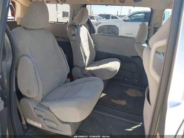 5TDKZ3DC4JS901522 2018 TOYOTA SIENNA - Image 8