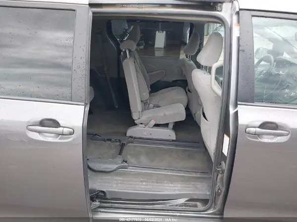 5TDKZ3DC4JS903500 2018 TOYOTA SIENNA - Image 8