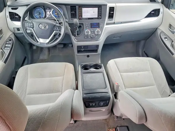5TDKZ3DC4JS905246 2018 TOYOTA SIENNA - Image 8