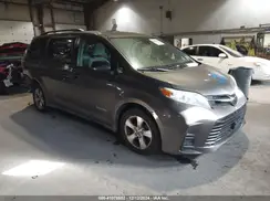 5TDKZ3DC4JS906025 2018 TOYOTA SIENNA