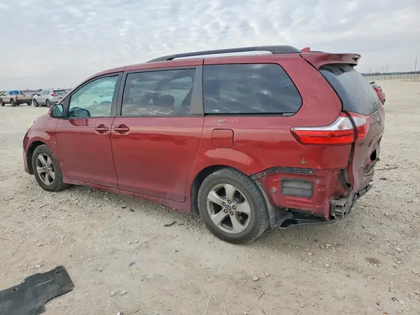 5TDKZ3DC4JS906221 2018 TOYOTA SIENNA - Image 2
