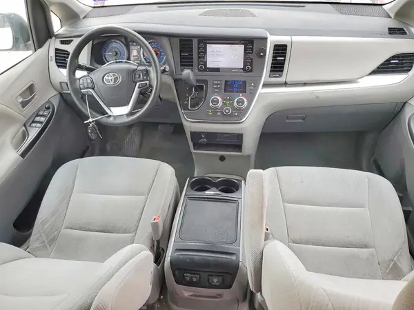 5TDKZ3DC4JS906221 2018 TOYOTA SIENNA - Image 8