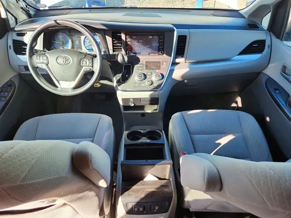 5TDKZ3DC4JS906493 2018 TOYOTA SIENNA - Image 8