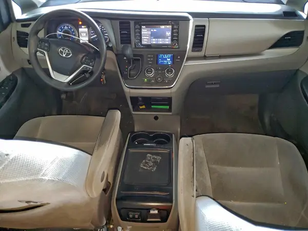 5TDKZ3DC4JS906509 2018 TOYOTA SIENNA - Image 8