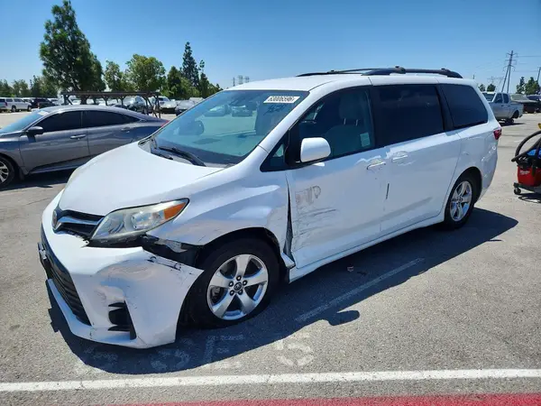 5TDKZ3DC4JS908082 2018 TOYOTA SIENNA - Image 1
