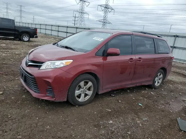 5TDKZ3DC4JS910687 2018 TOYOTA SIENNA - Image 1