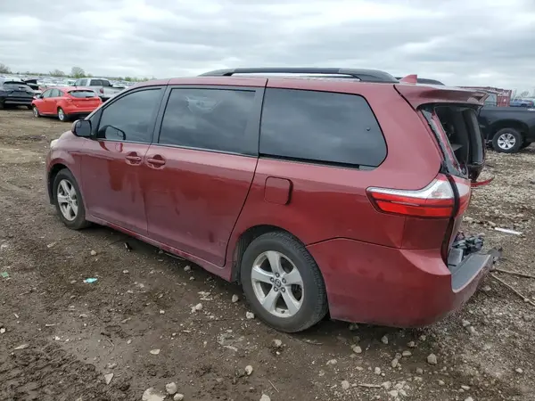 5TDKZ3DC4JS910687 2018 TOYOTA SIENNA - Image 2
