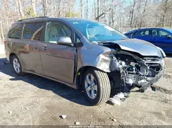 5TDKZ3DC4JS912455 2018 TOYOTA SIENNA