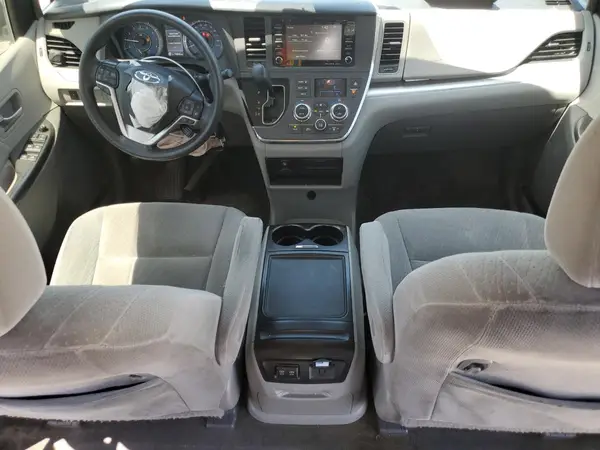 5TDKZ3DC4JS920443 2018 TOYOTA SIENNA - Image 8