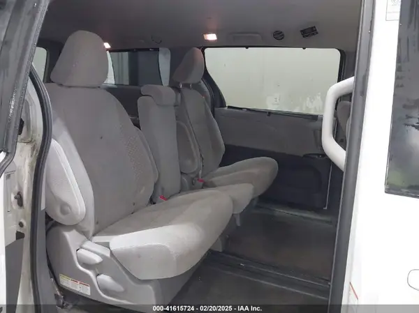 5TDKZ3DC4JS922290 2018 TOYOTA SIENNA - Image 8