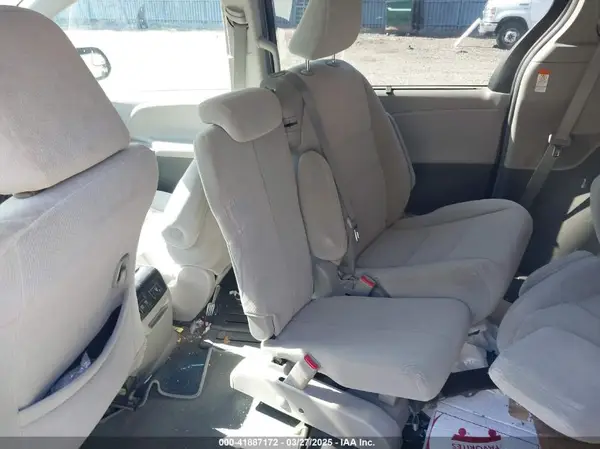 5TDKZ3DC4JS925755 2018 TOYOTA SIENNA - Image 8