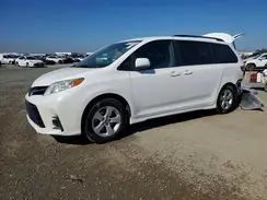5TDKZ3DC4JS933810 2018 TOYOTA SIENNA