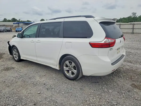 5TDKZ3DC4JS935248 2018 TOYOTA SIENNA - Image 2