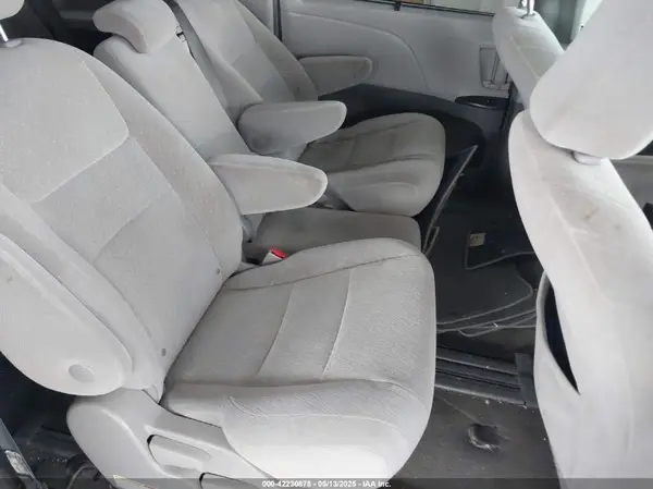 5TDKZ3DC4JS942314 2018 TOYOTA SIENNA - Image 8
