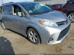 5TDKZ3DC4JS945469 2018 TOYOTA SIENNA