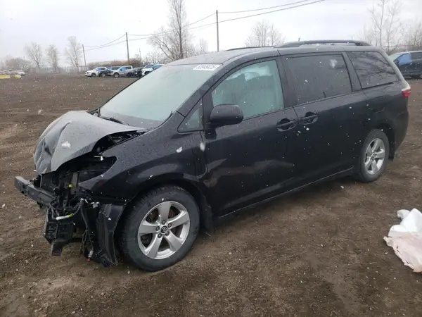 5TDKZ3DC4JS948792 2018 TOYOTA SIENNA - Image 1
