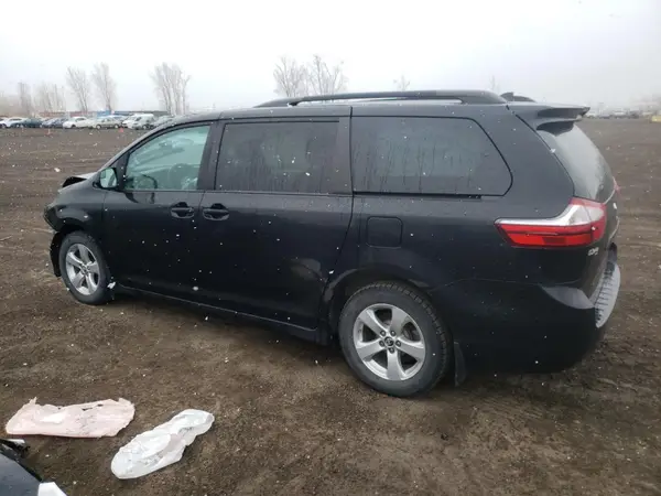 5TDKZ3DC4JS948792 2018 TOYOTA SIENNA - Image 2