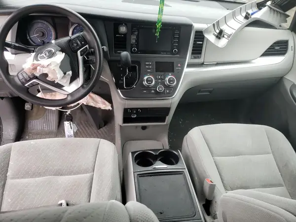 5TDKZ3DC4JS948792 2018 TOYOTA SIENNA - Image 8