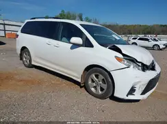 5TDKZ3DC4JS956715 2018 TOYOTA SIENNA