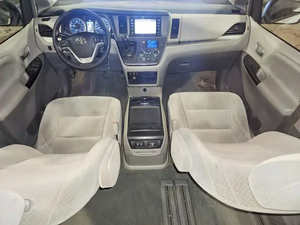 5TDKZ3DC4JS965592 2018 TOYOTA SIENNA - Image 8