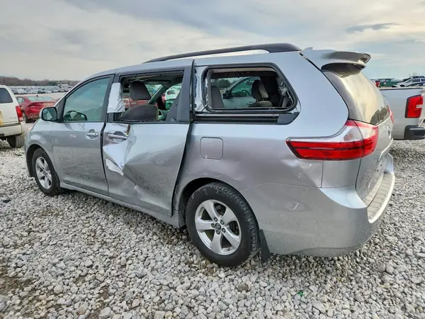 5TDKZ3DC4KS006971 2019 TOYOTA SIENNA - Image 2