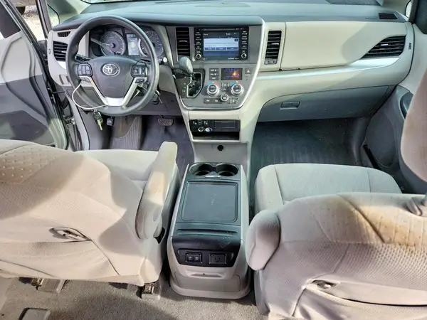 5TDKZ3DC4KS006971 2019 TOYOTA SIENNA - Image 8