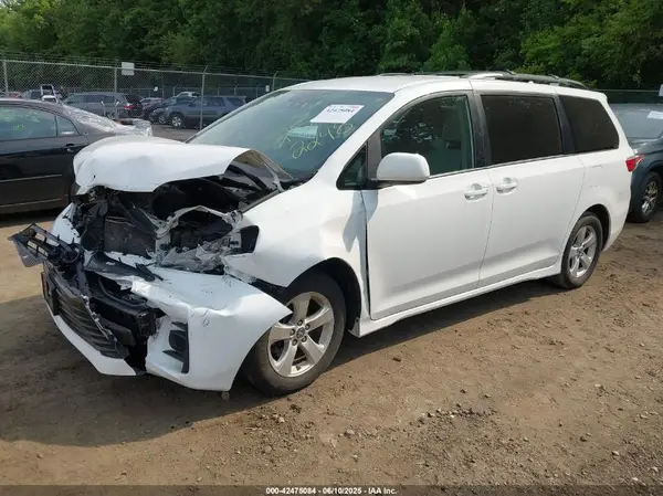 5TDKZ3DC4KS008154 2019 TOYOTA SIENNA - Image 2