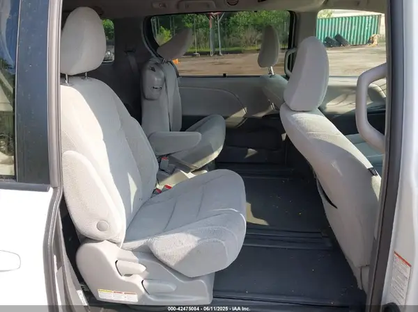 5TDKZ3DC4KS008154 2019 TOYOTA SIENNA - Image 8