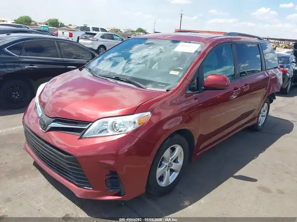 5TDKZ3DC4KS009918 2019 TOYOTA SIENNA - Image 2