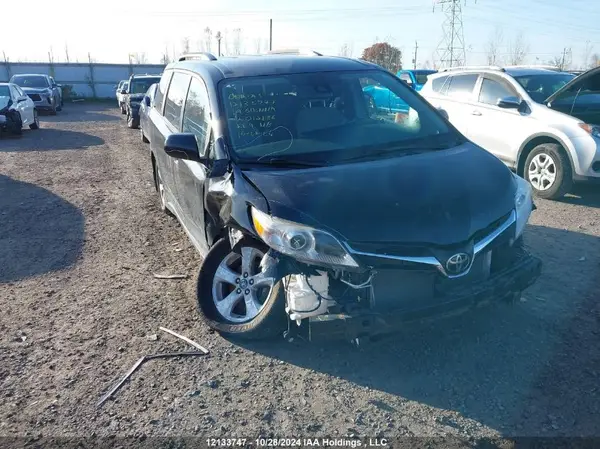 5TDKZ3DC4KS012186 2019 TOYOTA SIENNA - Image 1