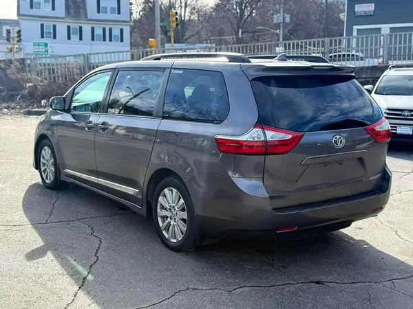 5TDKZ3DC4KS012835 2019 TOYOTA SIENNA - Image 2