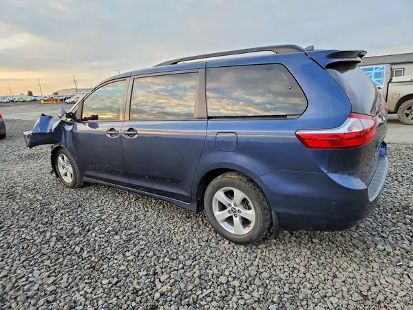 5TDKZ3DC4KS013791 2019 TOYOTA SIENNA - Image 2