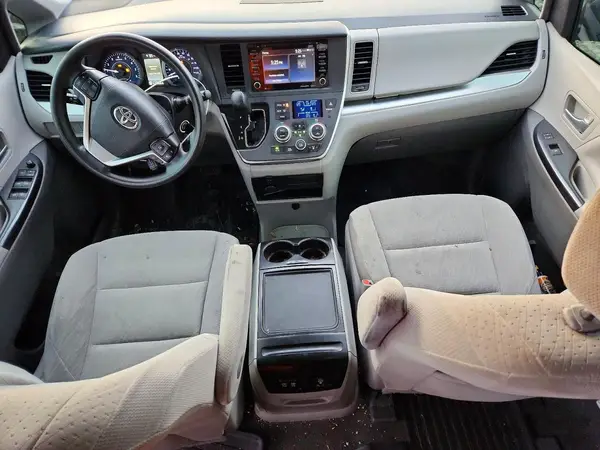 5TDKZ3DC4KS013791 2019 TOYOTA SIENNA - Image 8
