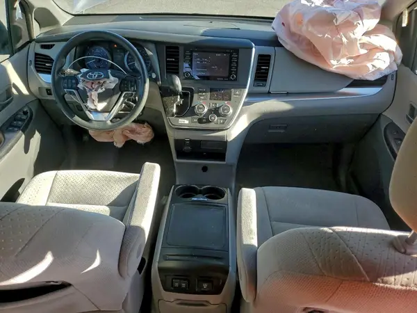 5TDKZ3DC4KS020241 2019 TOYOTA SIENNA - Image 8