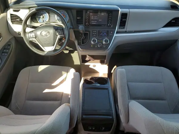 5TDKZ3DC4KS966498 2019 TOYOTA SIENNA - Image 8