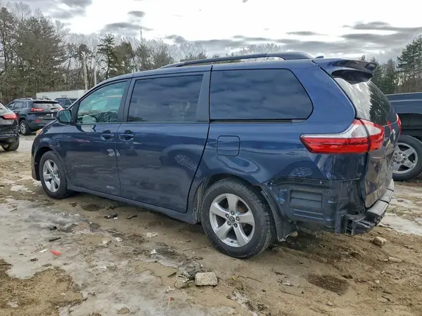 5TDKZ3DC4KS966842 2019 TOYOTA SIENNA - Image 2
