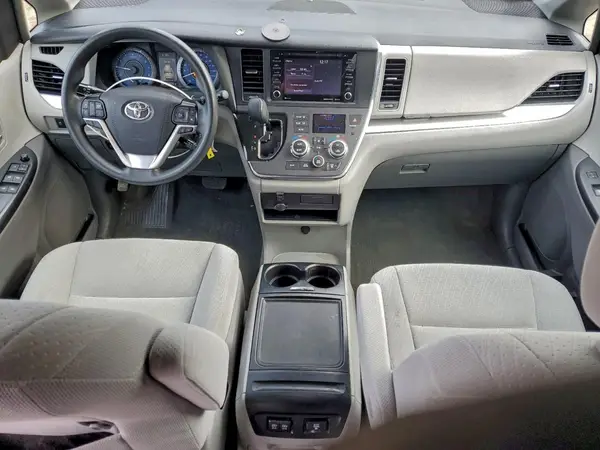 5TDKZ3DC4KS966842 2019 TOYOTA SIENNA - Image 8