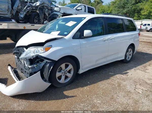 5TDKZ3DC4KS967778 2019 TOYOTA SIENNA - Image 2